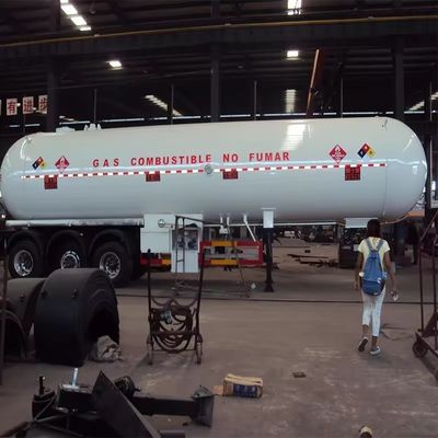 安全で持続的な燃料輸送のためのカスタマイズされた燃料タンカー半トラックトレーラー
